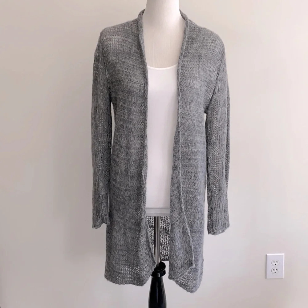 •Eileen Fisher• The softest prettiest sweater❤️❤️